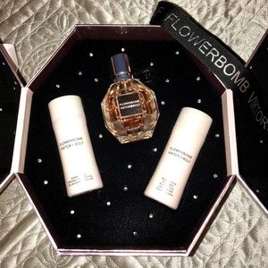 Viktor & Rolf Flowerbomb limited-edition set.